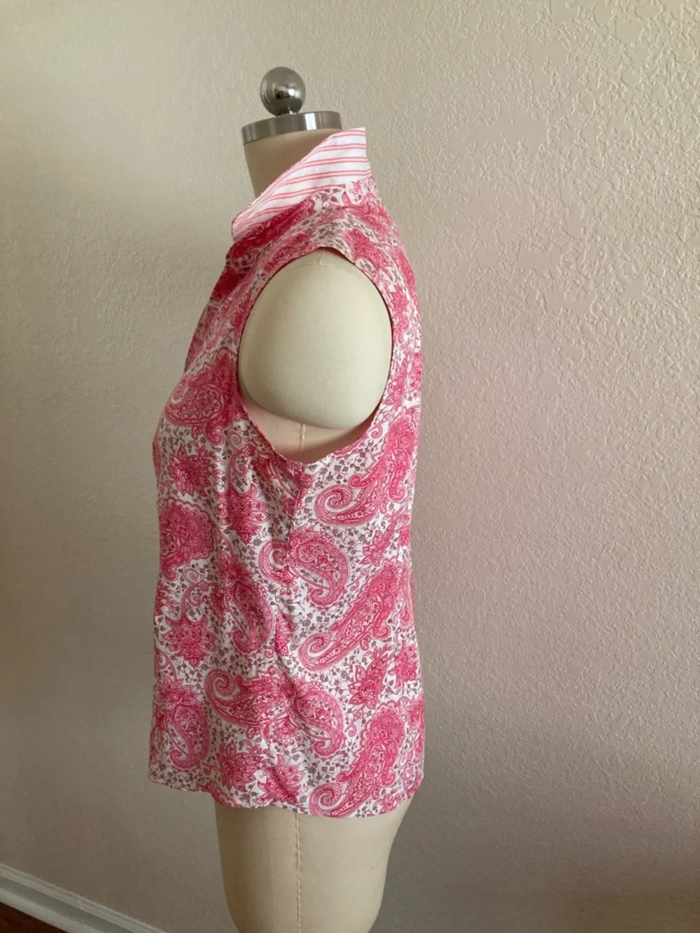 Talbots Pink and White Paisley Sleeveless Non-Iron Button-Down - Picture 3 of 8